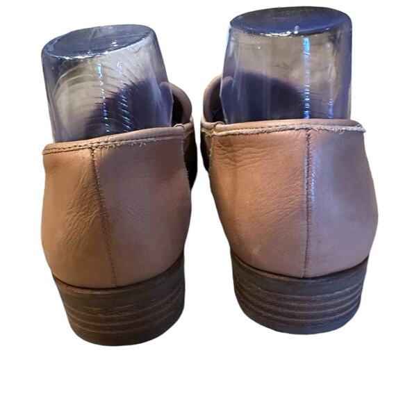 Lucky Brand Women’s Size 9.5 Perforated Leather Flats in a Natural Leather - Picture 4 of 6